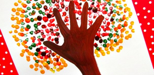 Arty Crafty Kids - Art - Art Ideas for Kids - Autumn Handprint Tree