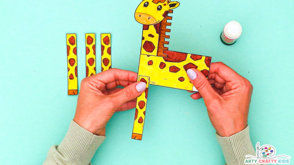 3D Printable Giraffe Craft | A Giraffe Coloring Craft - Arty Crafty Kids